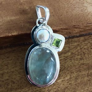 Quartz, peridot and pearl pendant